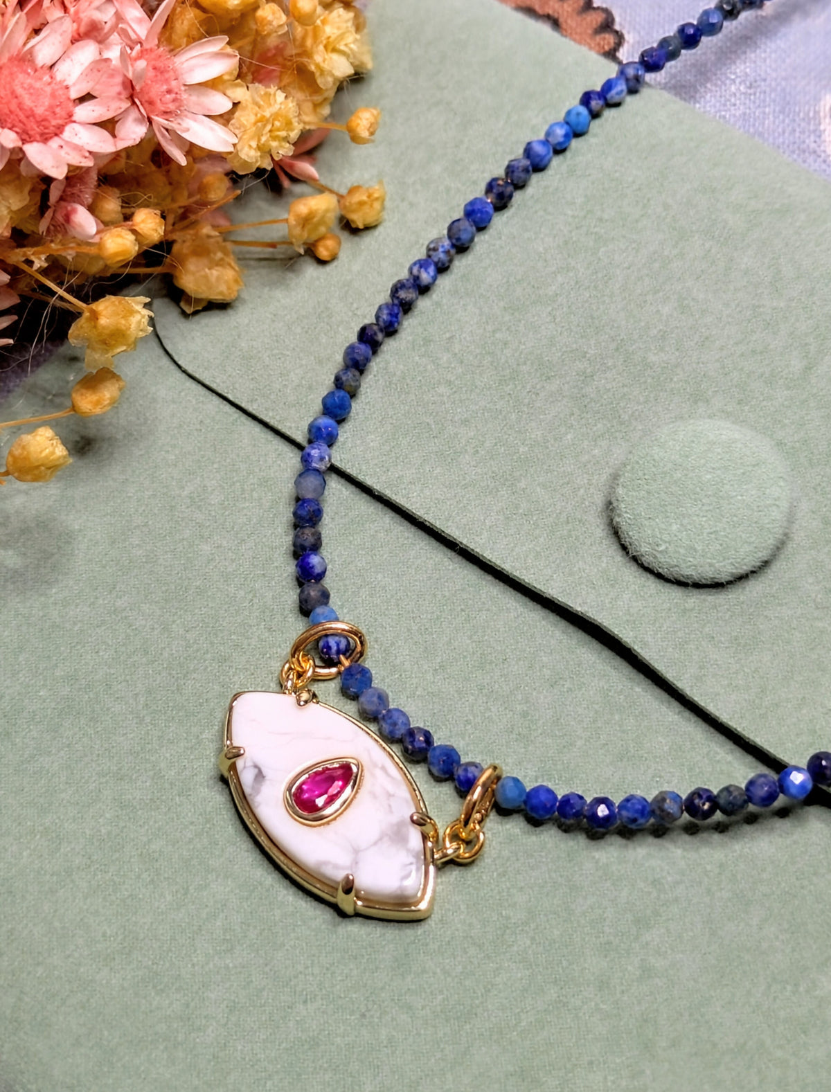 Collier Nora
