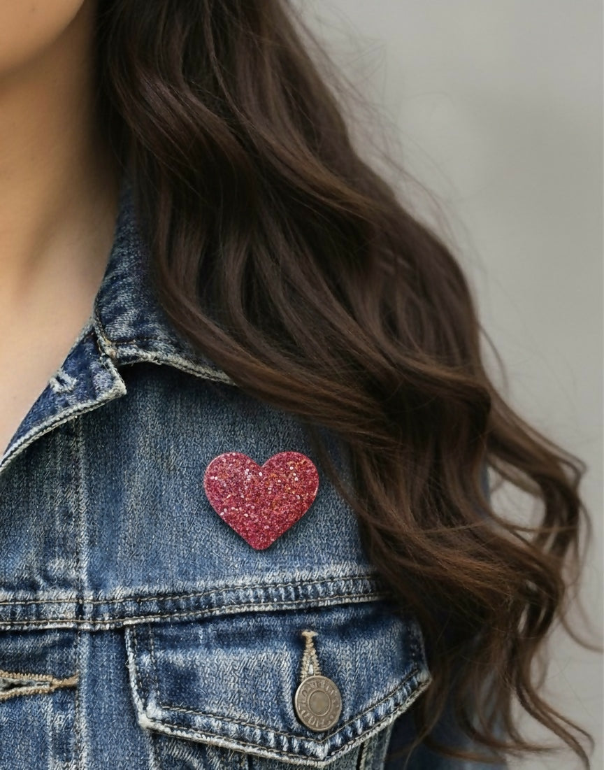 Pin's/Broche en forme de cœur à paillettes- rose