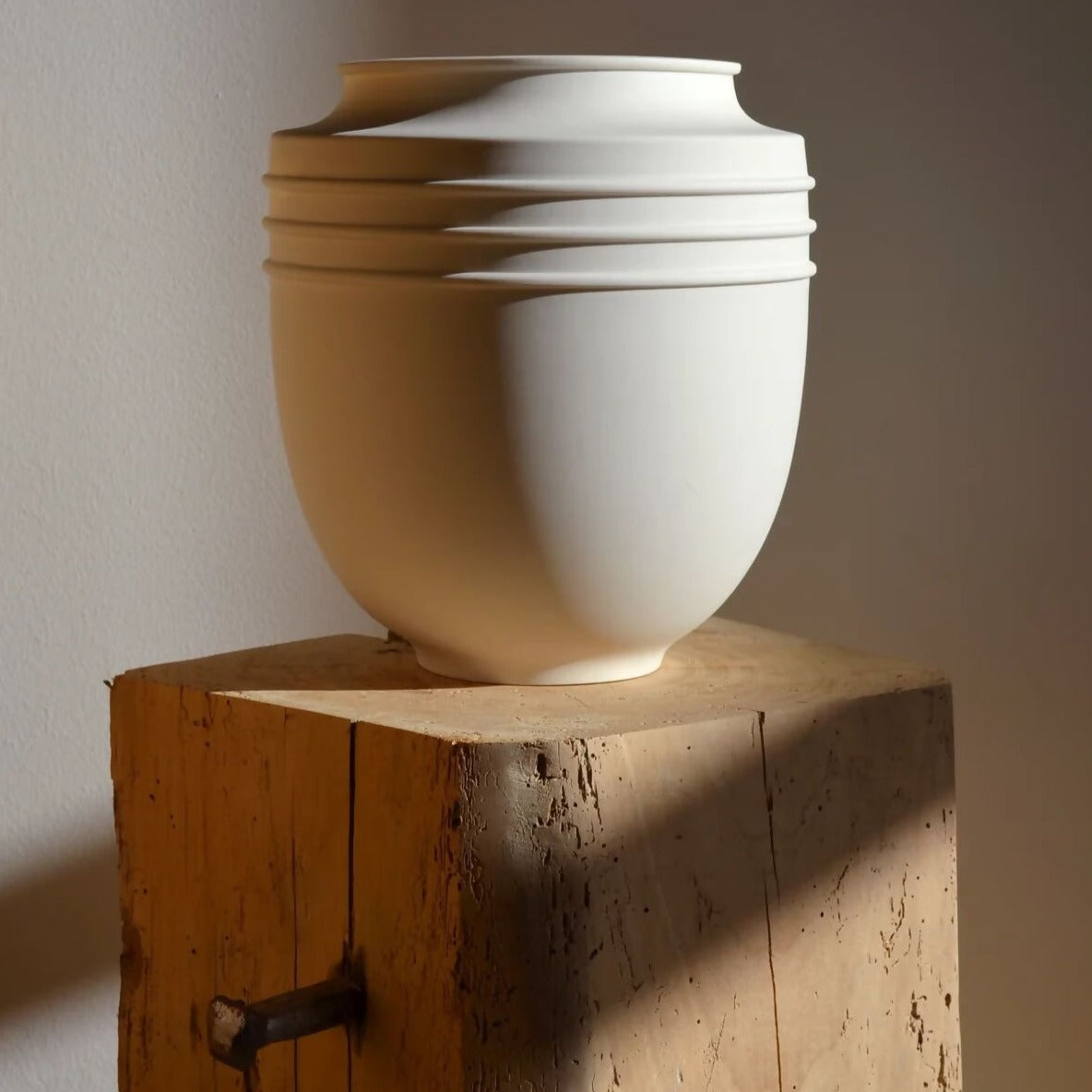 Vase n°2 "Zéphyr" calcaire