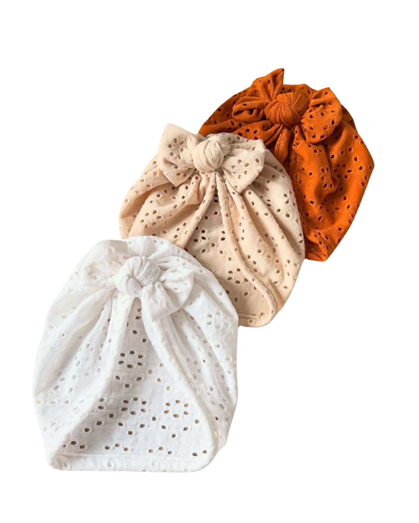 Turban noué en broderie anglaise