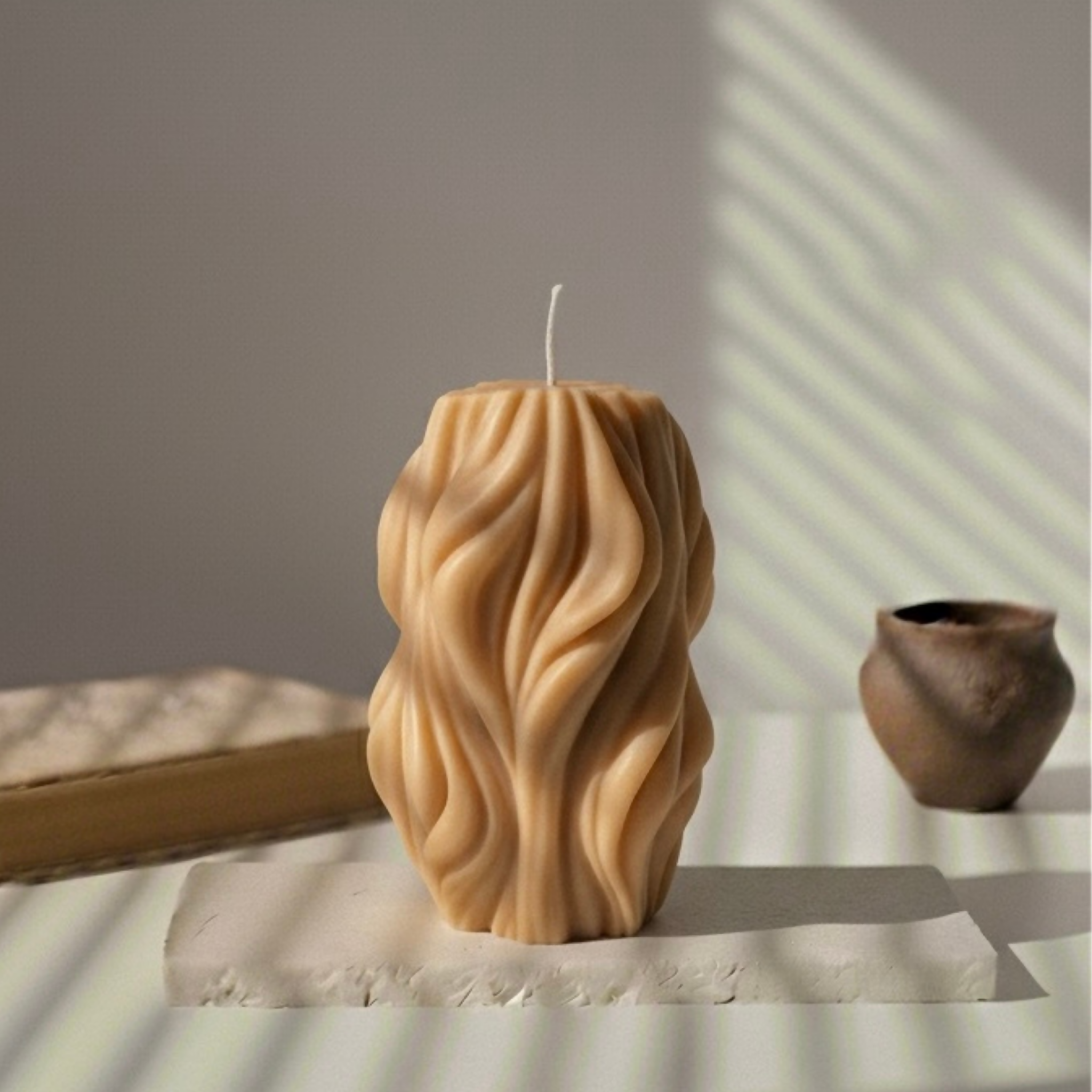 Bougie décorative parfumée “Torsade” – Cire de soja – Fleur de Coton – 774g