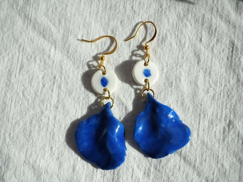 Boucles d'oreilles doubles bleues et blanches
