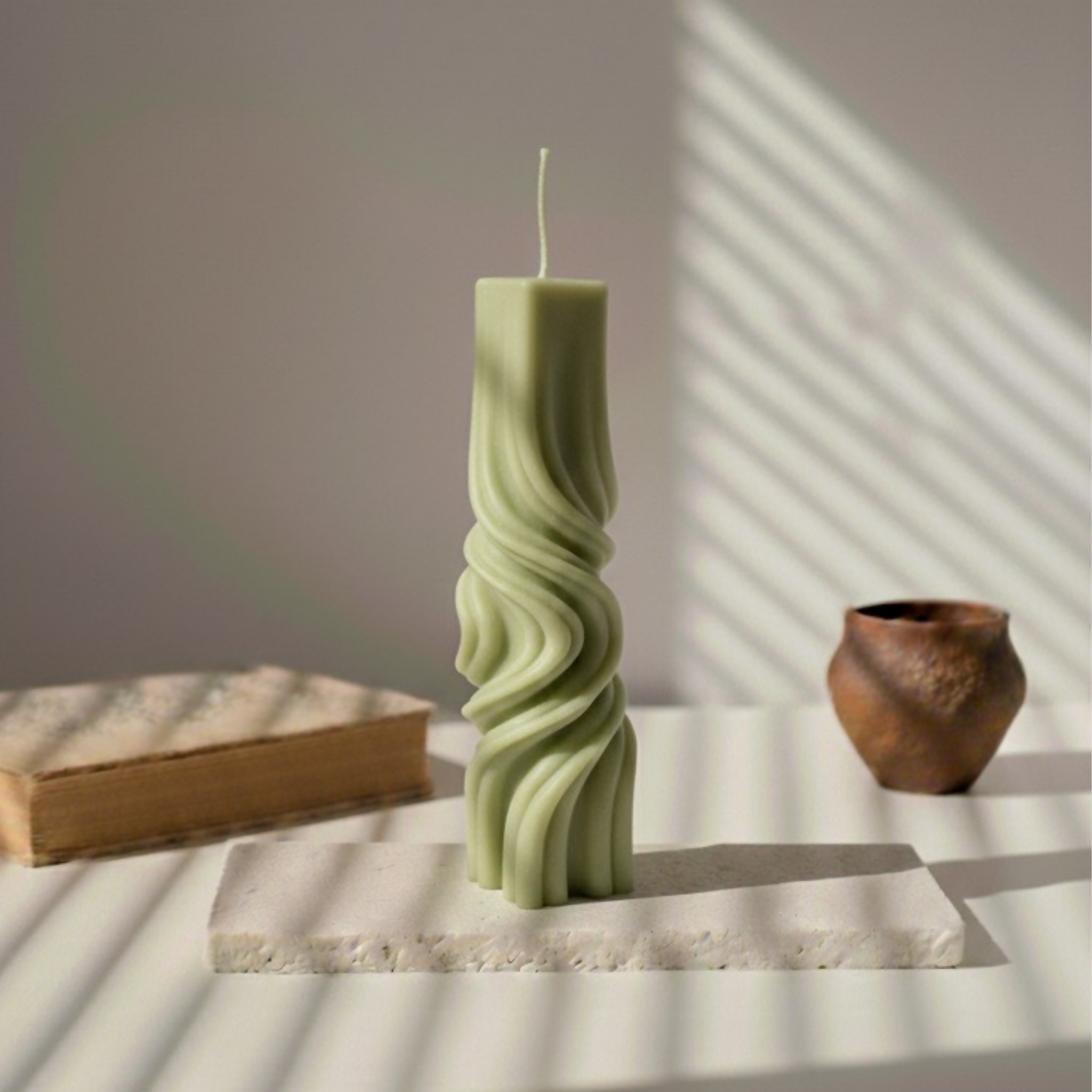 Bougie décorative parfumée “Totem” – Cire de soja – Fleur de Coton – 110g