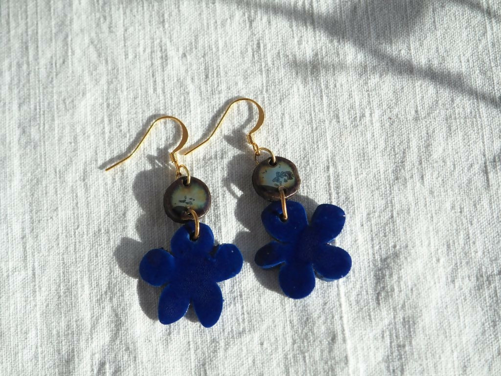 Boucles d'oreilles fleur bleue
